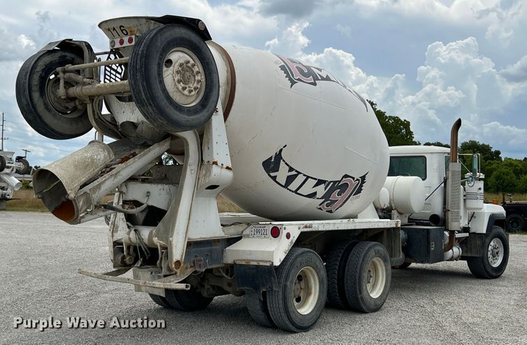 image for item IA9108 1999 Mack RD600  ready mix truck