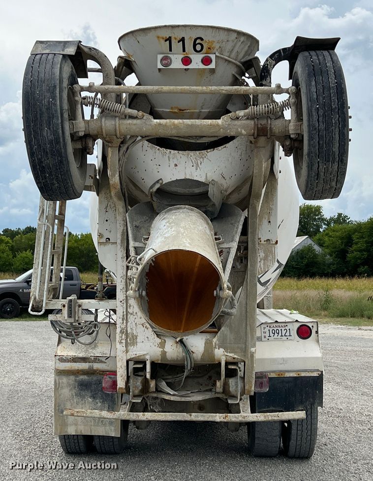 image for item IA9108 1999 Mack RD600  ready mix truck