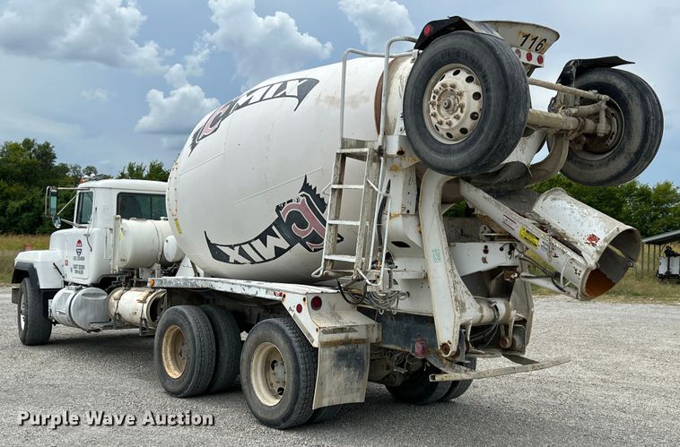image for item IA9108 1999 Mack RD600  ready mix truck