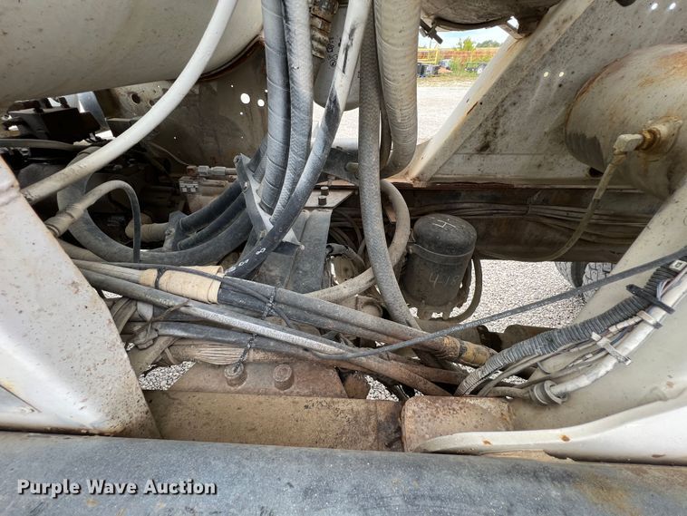 image for item IA9108 1999 Mack RD600  ready mix truck