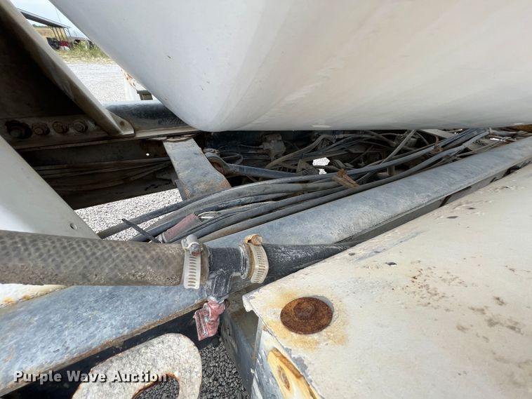 image for item IA9108 1999 Mack RD600  ready mix truck