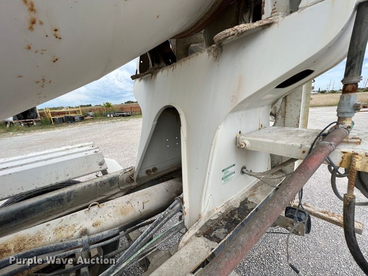 image for item IA9108 1999 Mack RD600  ready mix truck