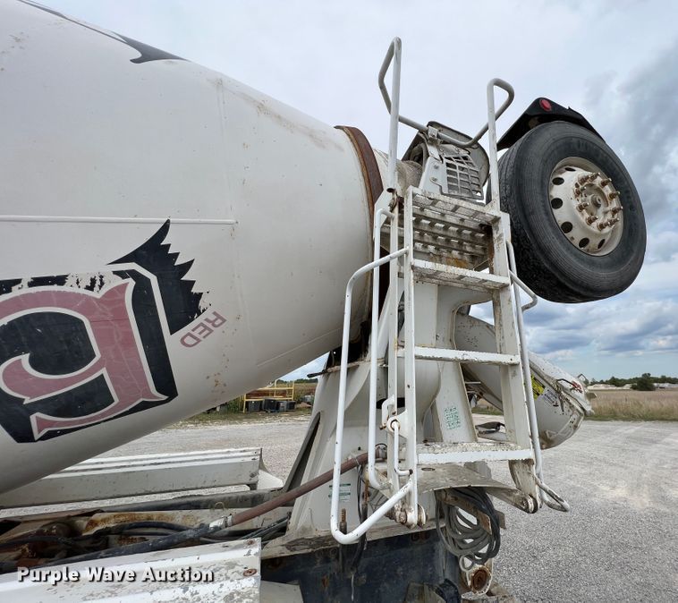 image for item IA9108 1999 Mack RD600  ready mix truck
