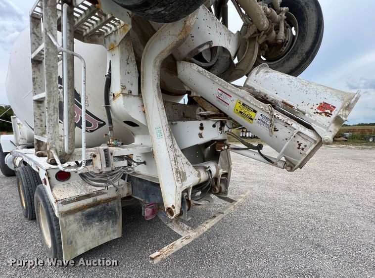 image for item IA9108 1999 Mack RD600  ready mix truck