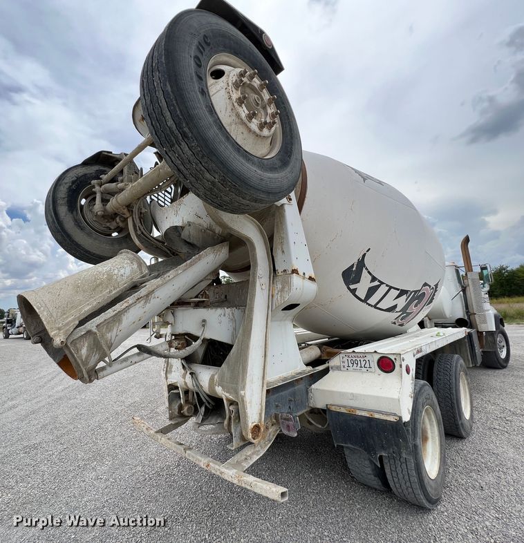 image for item IA9108 1999 Mack RD600  ready mix truck