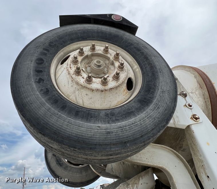 image for item IA9108 1999 Mack RD600  ready mix truck