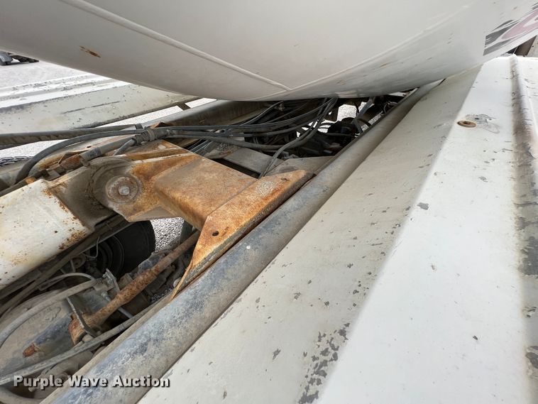 image for item IA9108 1999 Mack RD600  ready mix truck