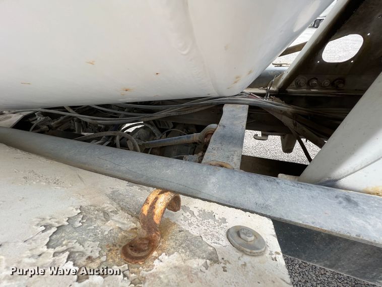 image for item IA9108 1999 Mack RD600  ready mix truck