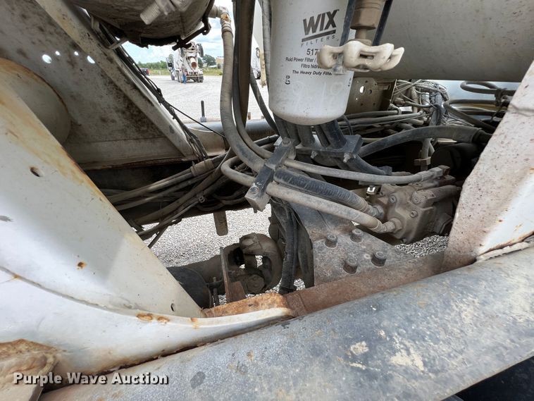 image for item IA9108 1999 Mack RD600  ready mix truck