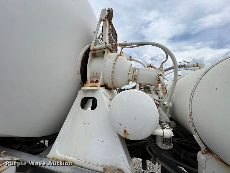 image for item IA9108 1999 Mack RD600  ready mix truck