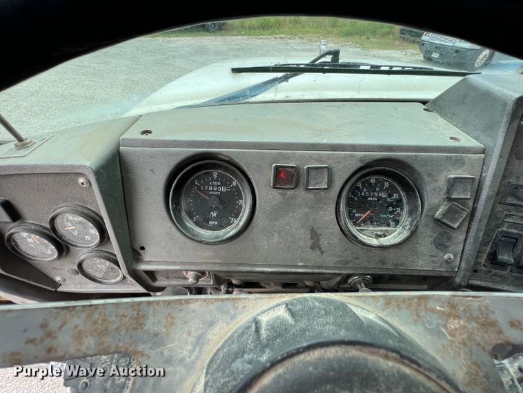 image for item IA9108 1999 Mack RD600  ready mix truck