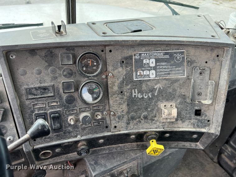 image for item IA9108 1999 Mack RD600  ready mix truck