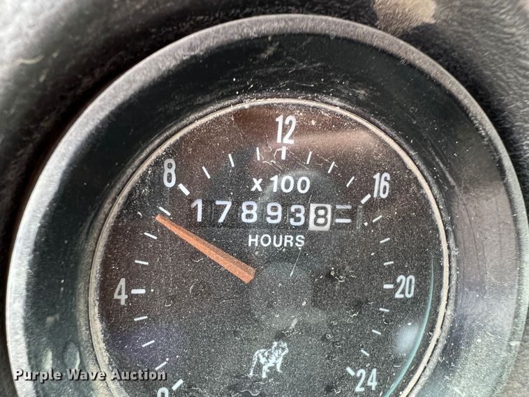 image for item IA9108 1999 Mack RD600  ready mix truck