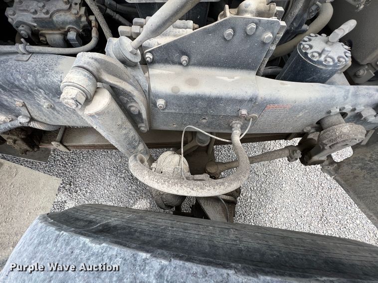 image for item IA9108 1999 Mack RD600  ready mix truck