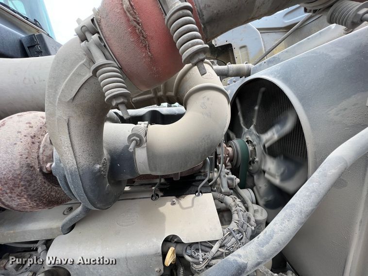 image for item IA9108 1999 Mack RD600  ready mix truck