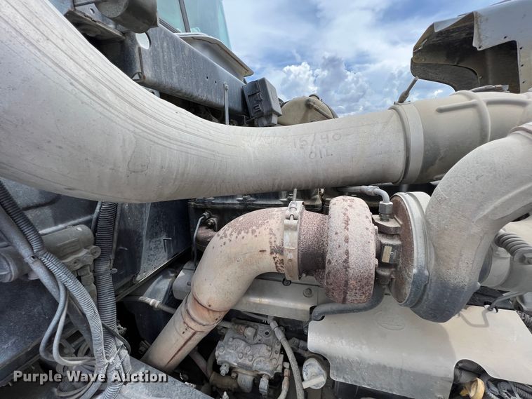 image for item IA9108 1999 Mack RD600  ready mix truck