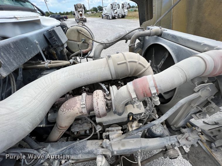 image for item IA9108 1999 Mack RD600  ready mix truck