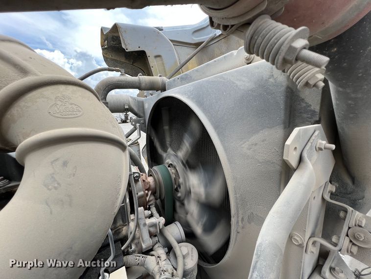 image for item IA9108 1999 Mack RD600  ready mix truck