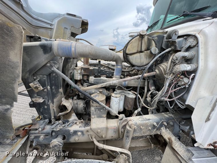 image for item IA9108 1999 Mack RD600  ready mix truck