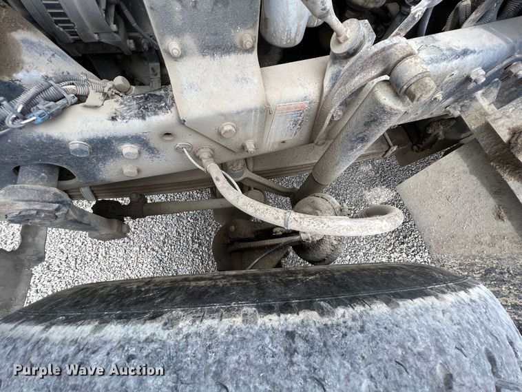 image for item IA9108 1999 Mack RD600  ready mix truck