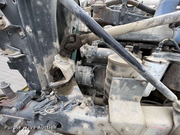 image for item IA9108 1999 Mack RD600  ready mix truck