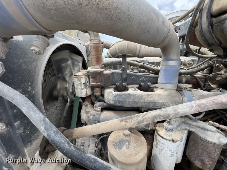 image for item IA9108 1999 Mack RD600  ready mix truck