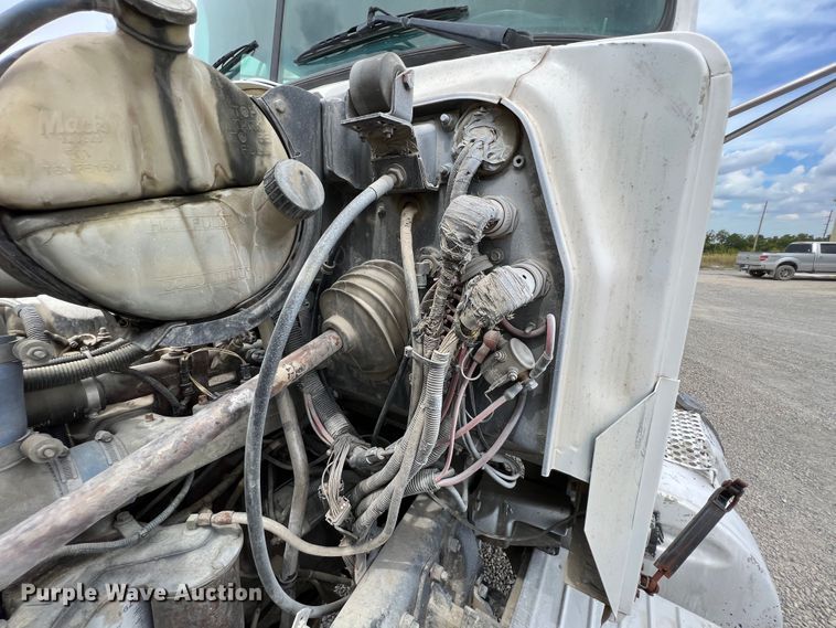 image for item IA9108 1999 Mack RD600  ready mix truck