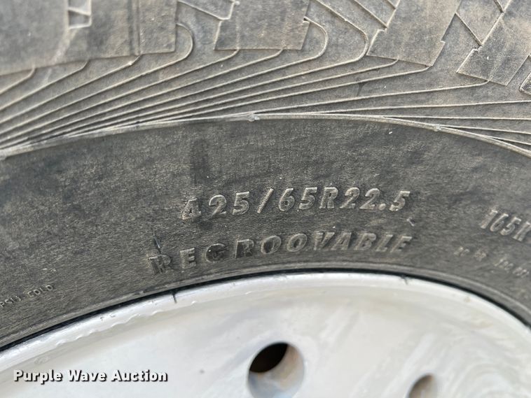 image for item IA9108 1999 Mack RD600  ready mix truck