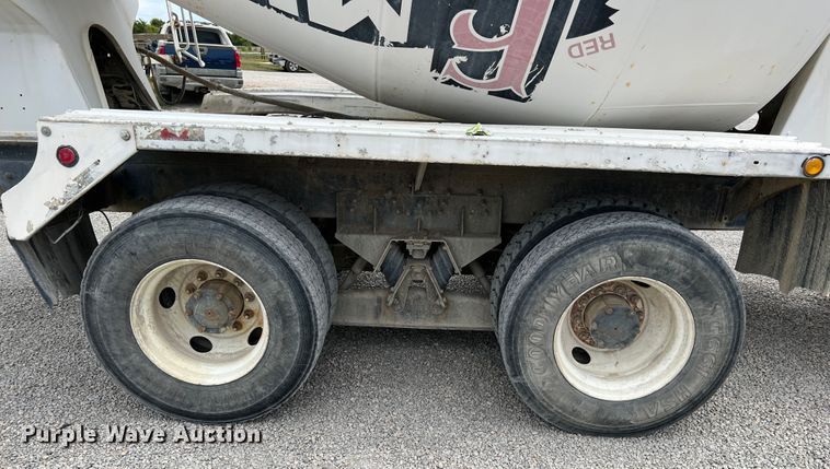 image for item IA9108 1999 Mack RD600  ready mix truck