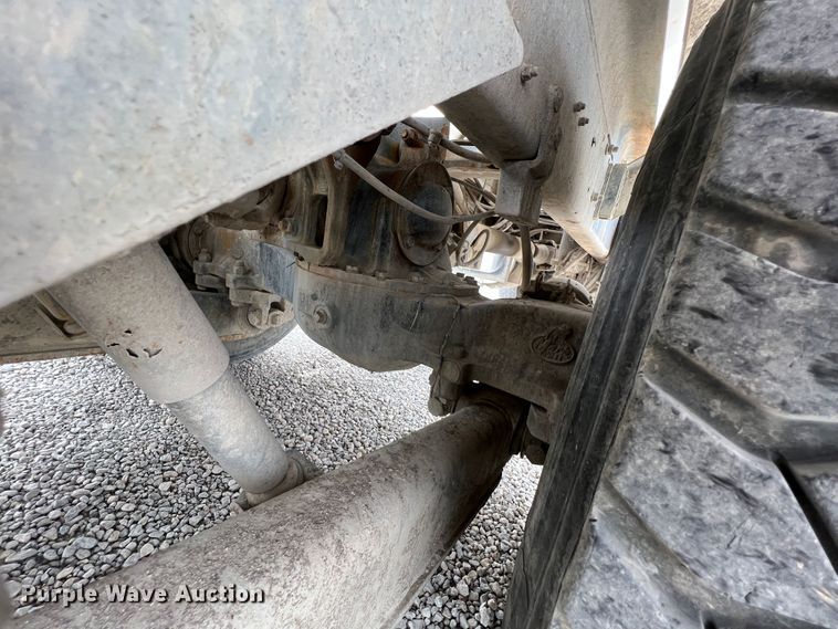 image for item IA9108 1999 Mack RD600  ready mix truck