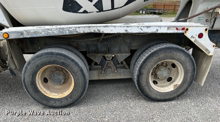 image for item IA9108 1999 Mack RD600  ready mix truck