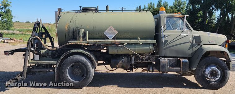 image for item JC9614 1979 GMC 8000  oil distributor truck