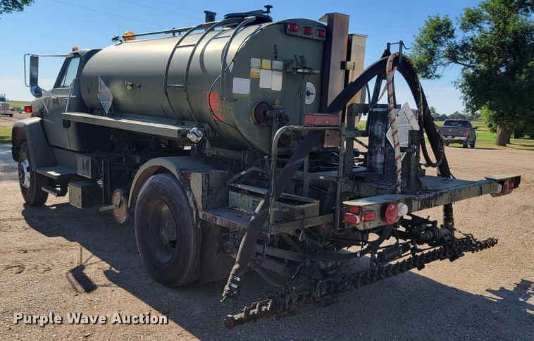 image for item JC9614 1979 GMC 8000  oil distributor truck