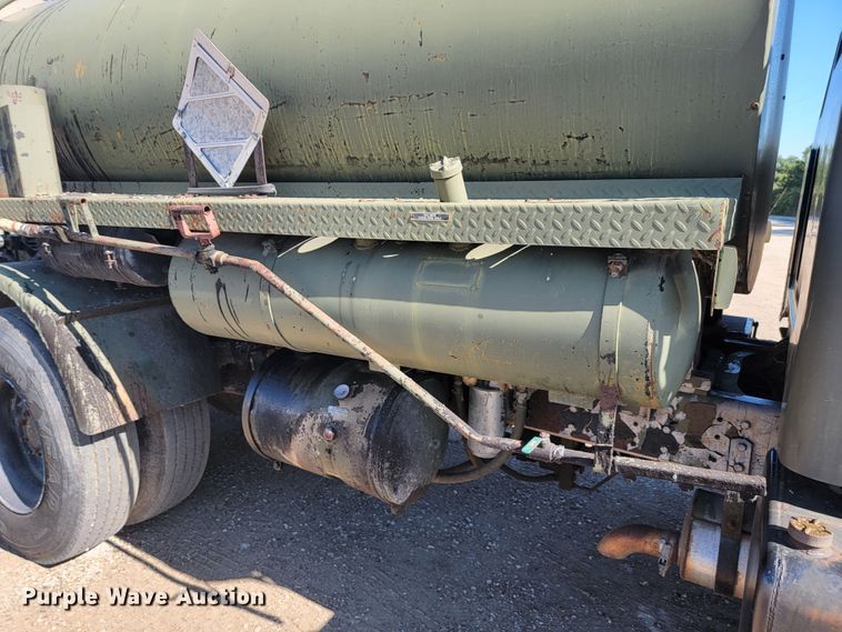 image for item JC9614 1979 GMC 8000  oil distributor truck