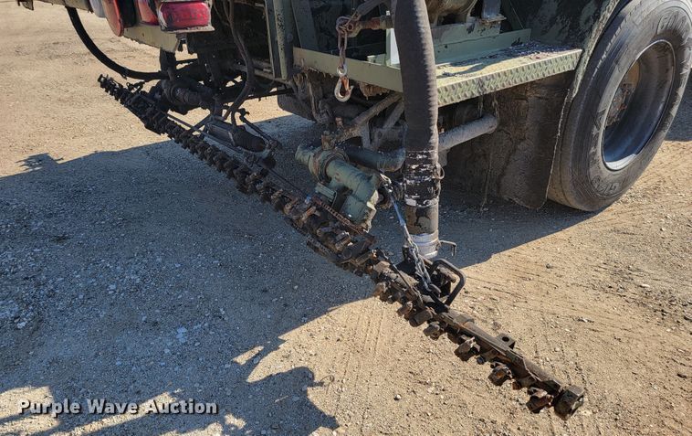 image for item JC9614 1979 GMC 8000  oil distributor truck