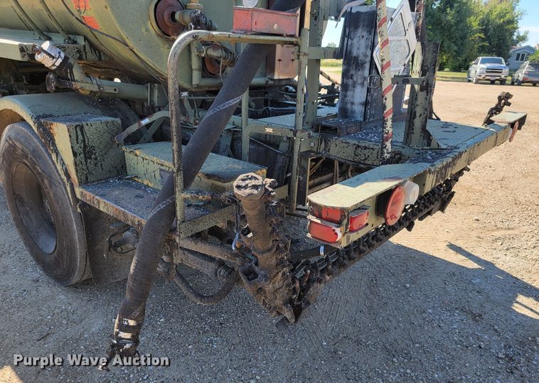 image for item JC9614 1979 GMC 8000  oil distributor truck