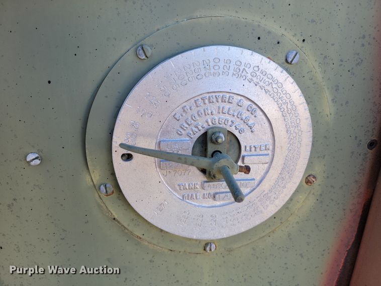 image for item JC9614 1979 GMC 8000  oil distributor truck