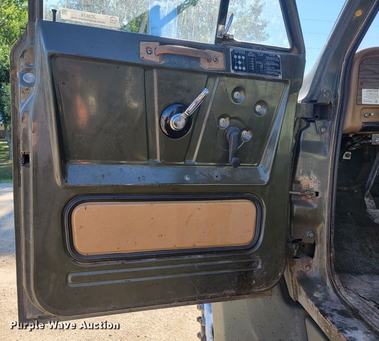 image for item JC9614 1979 GMC 8000  oil distributor truck