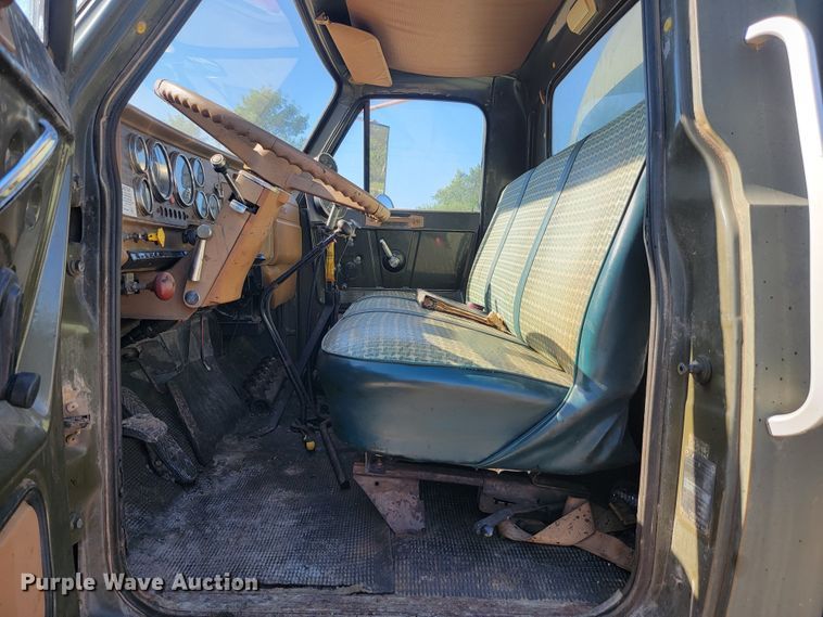 image for item JC9614 1979 GMC 8000  oil distributor truck