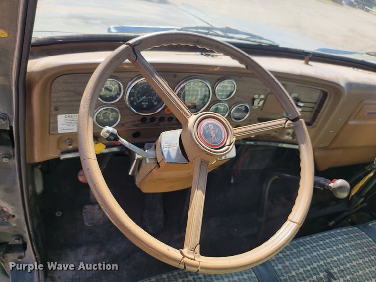 image for item JC9614 1979 GMC 8000  oil distributor truck