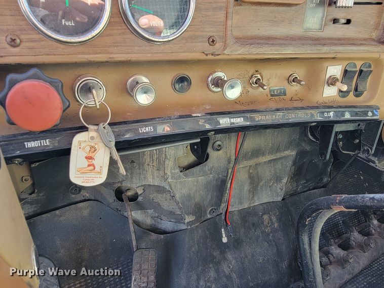 image for item JC9614 1979 GMC 8000  oil distributor truck