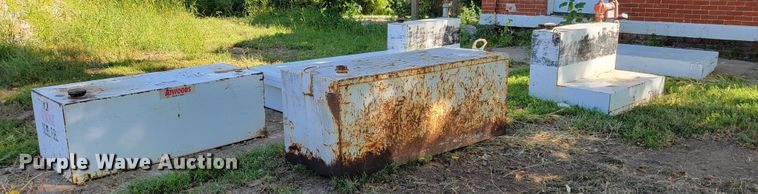 image for item JZ9173 (4) fuel tanks