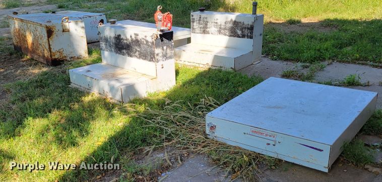 image for item JZ9173 (4) fuel tanks