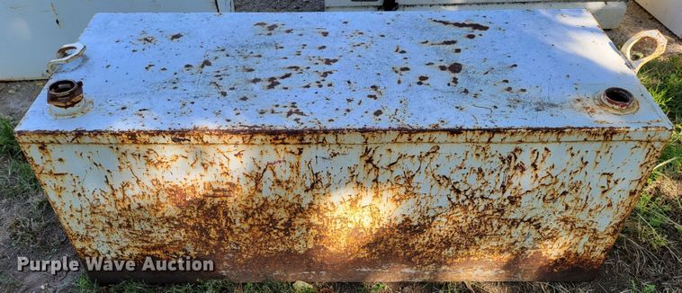 image for item JZ9173 (4) fuel tanks