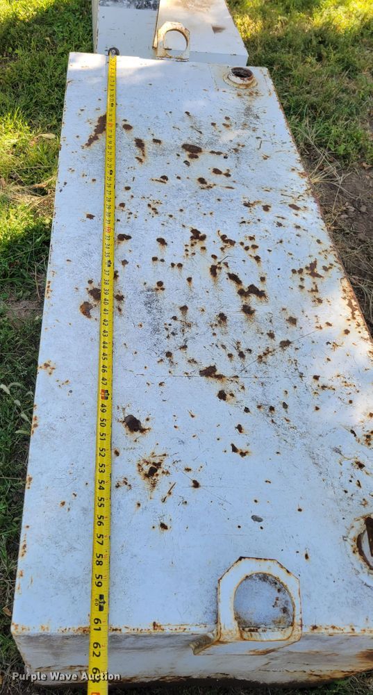 image for item JZ9173 (4) fuel tanks