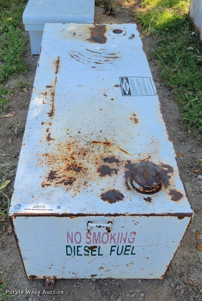 image for item JZ9173 (4) fuel tanks