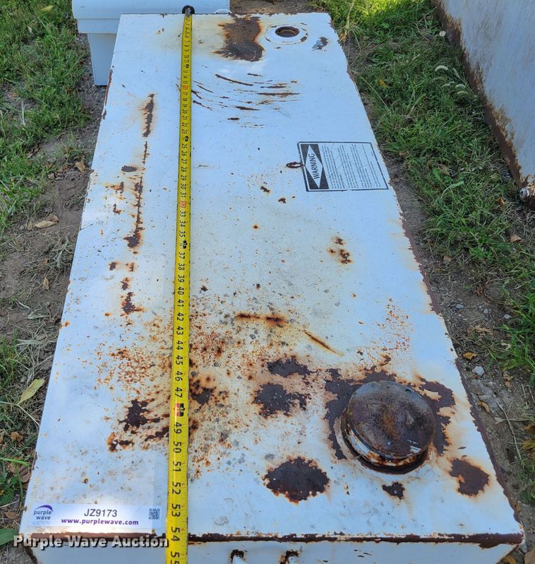 image for item JZ9173 (4) fuel tanks