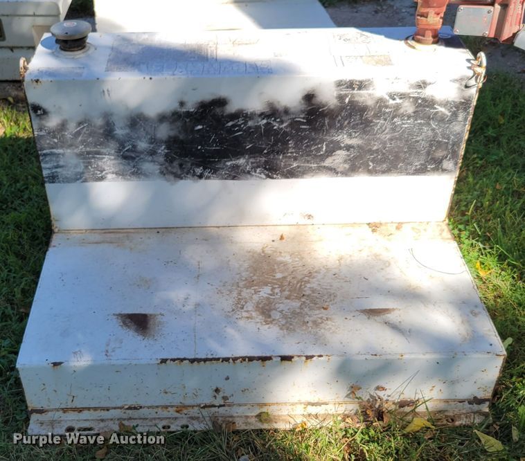 image for item JZ9173 (4) fuel tanks