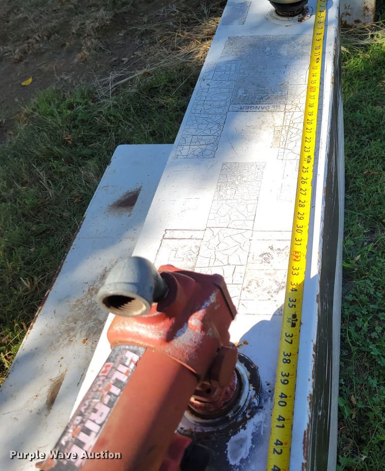 image for item JZ9173 (4) fuel tanks