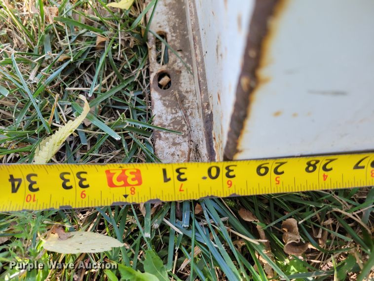 image for item JZ9173 (4) fuel tanks